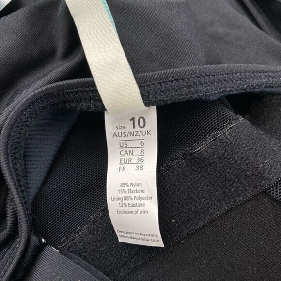 Sea Level Essentials Twist Front Multifit Singlet Swimsuit Top Black Size 6 NWT - Picture 7 of 7